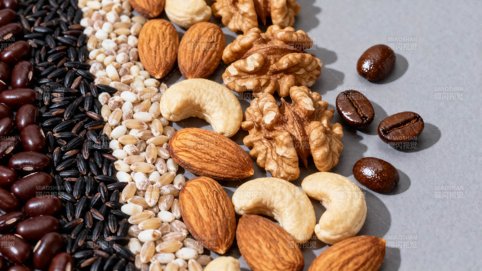 坚果谷物咖啡豆组合图片