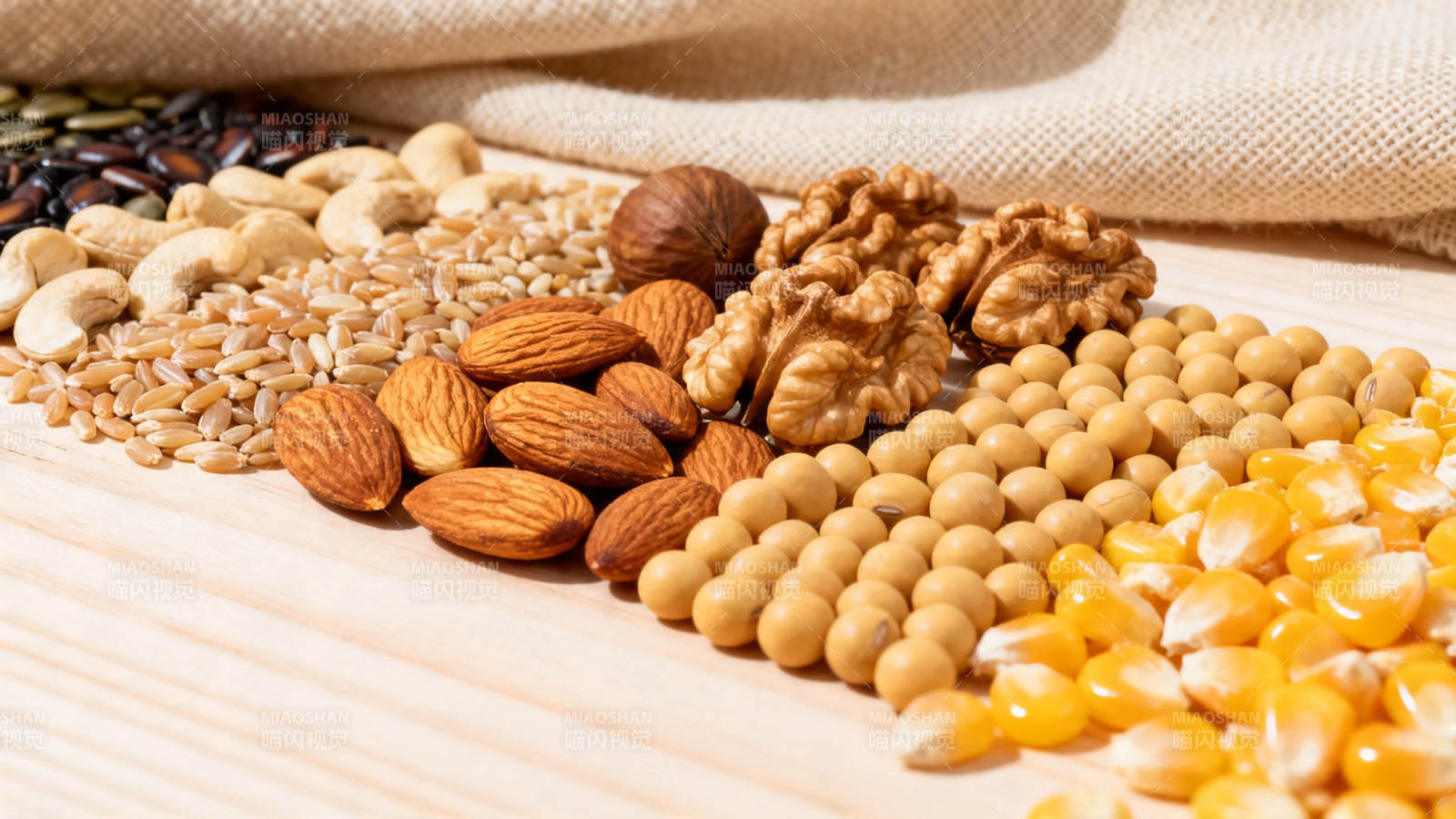 五谷坚果玉米杂粮拼盘图片