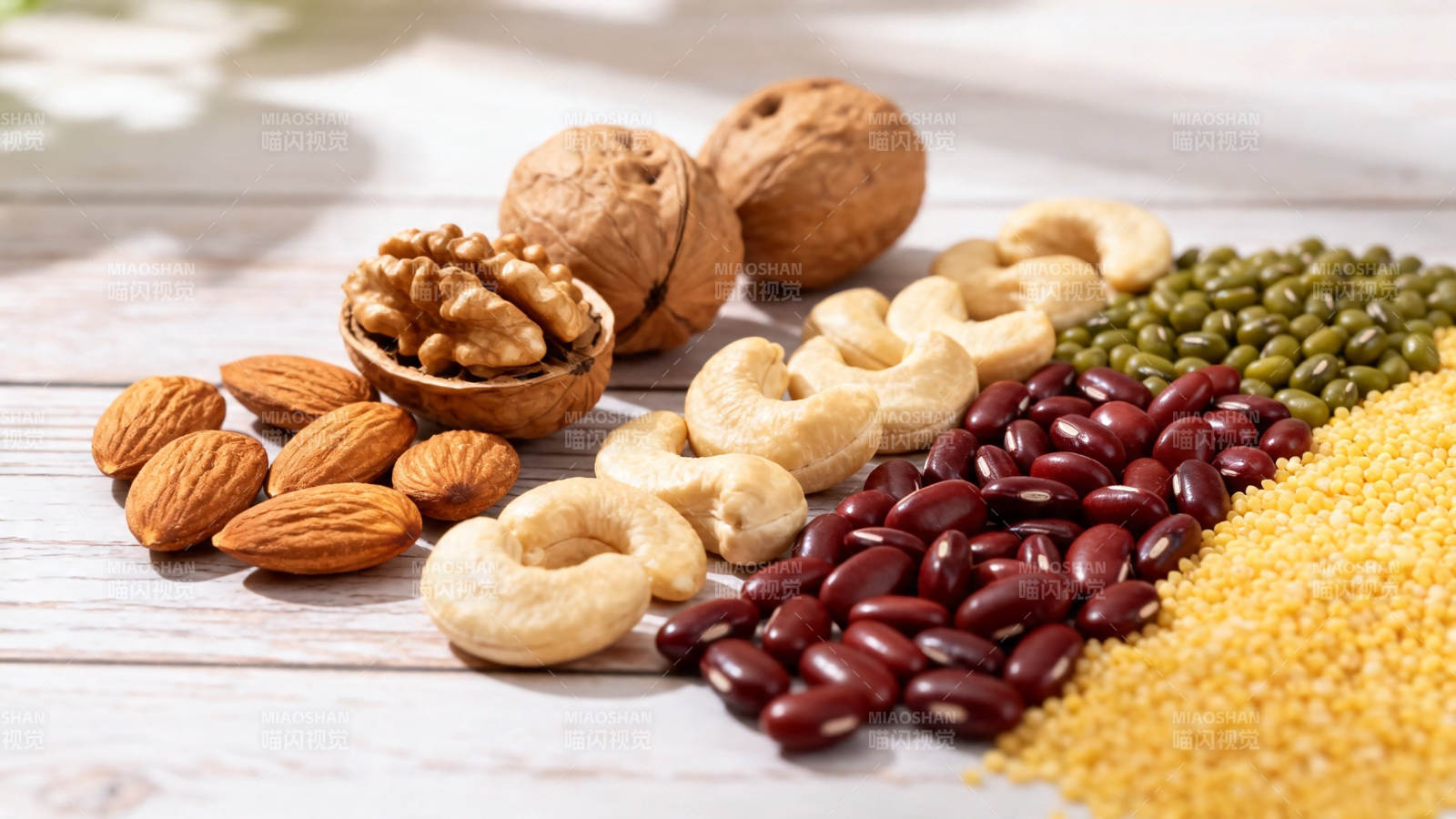 坚果豆类谷物健康组合图片