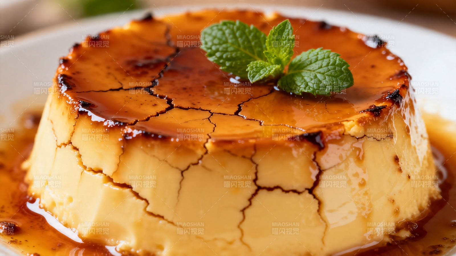 焦糖布丁 薄荷点缀香浓诱人图片