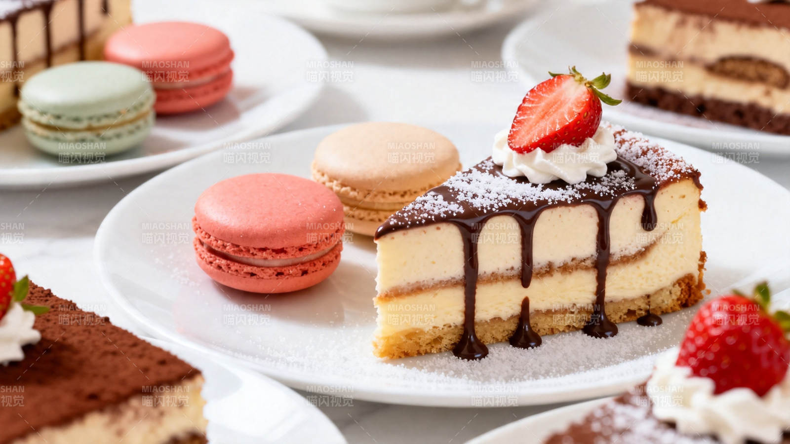 甜点盛宴 马卡龙与蛋糕图片