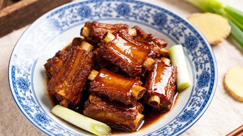 红烧排骨配葱段图片
