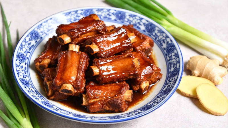 红烧排骨配葱姜姜图片