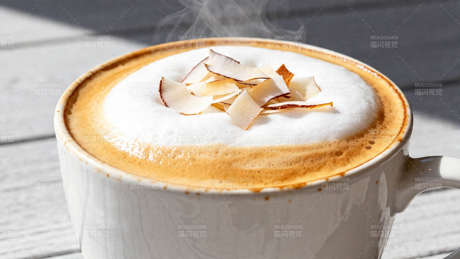 椰香拿铁 暖意融融图片