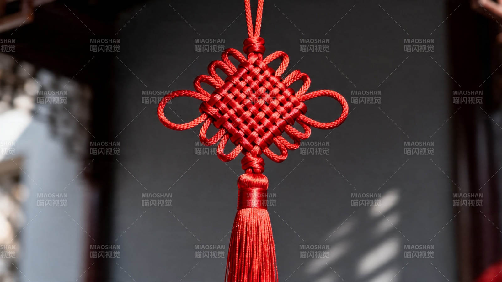 红绳中国结 吉祥挂门前图片