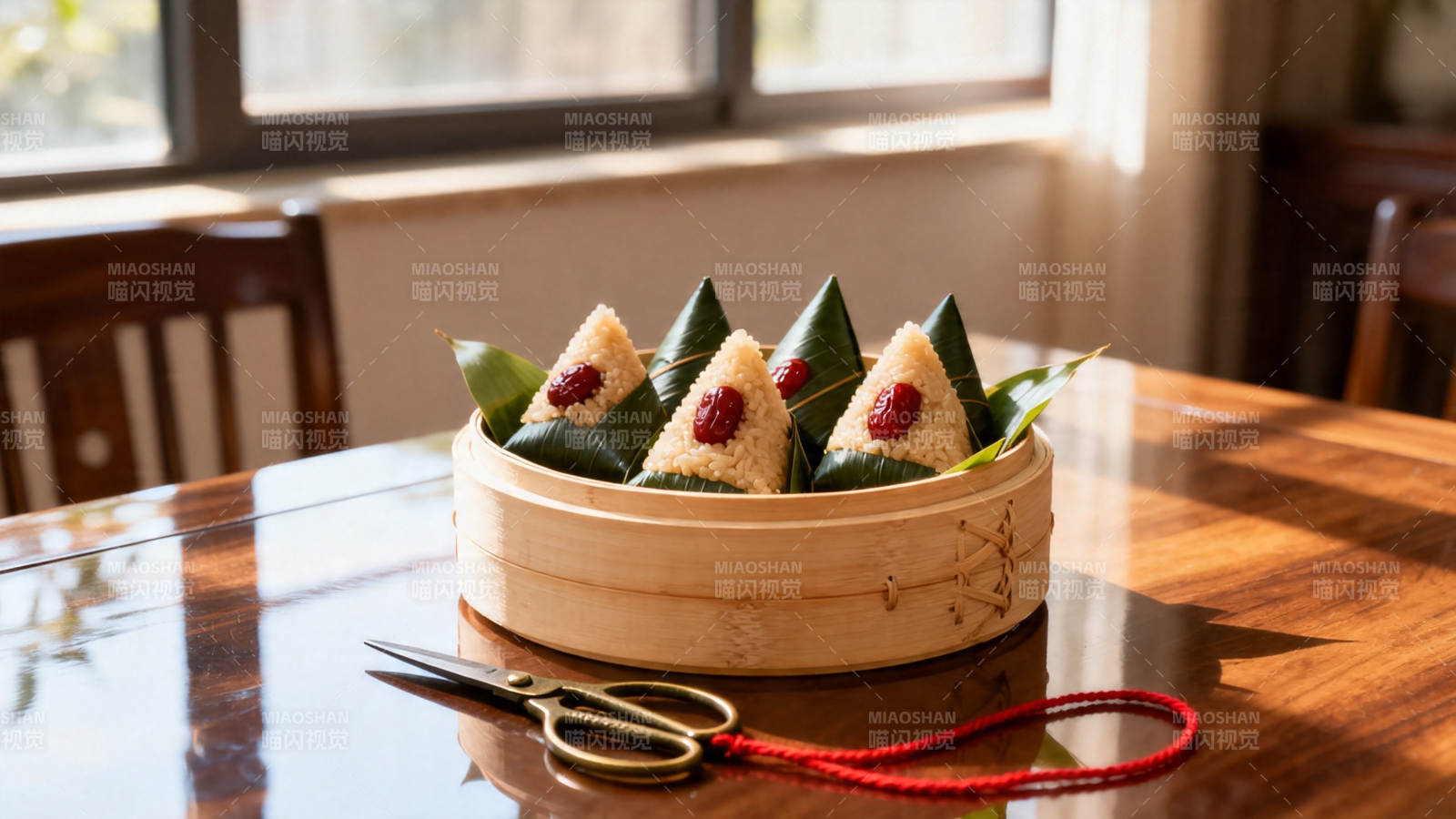 竹笼粽香 窗边暖阳伴图片