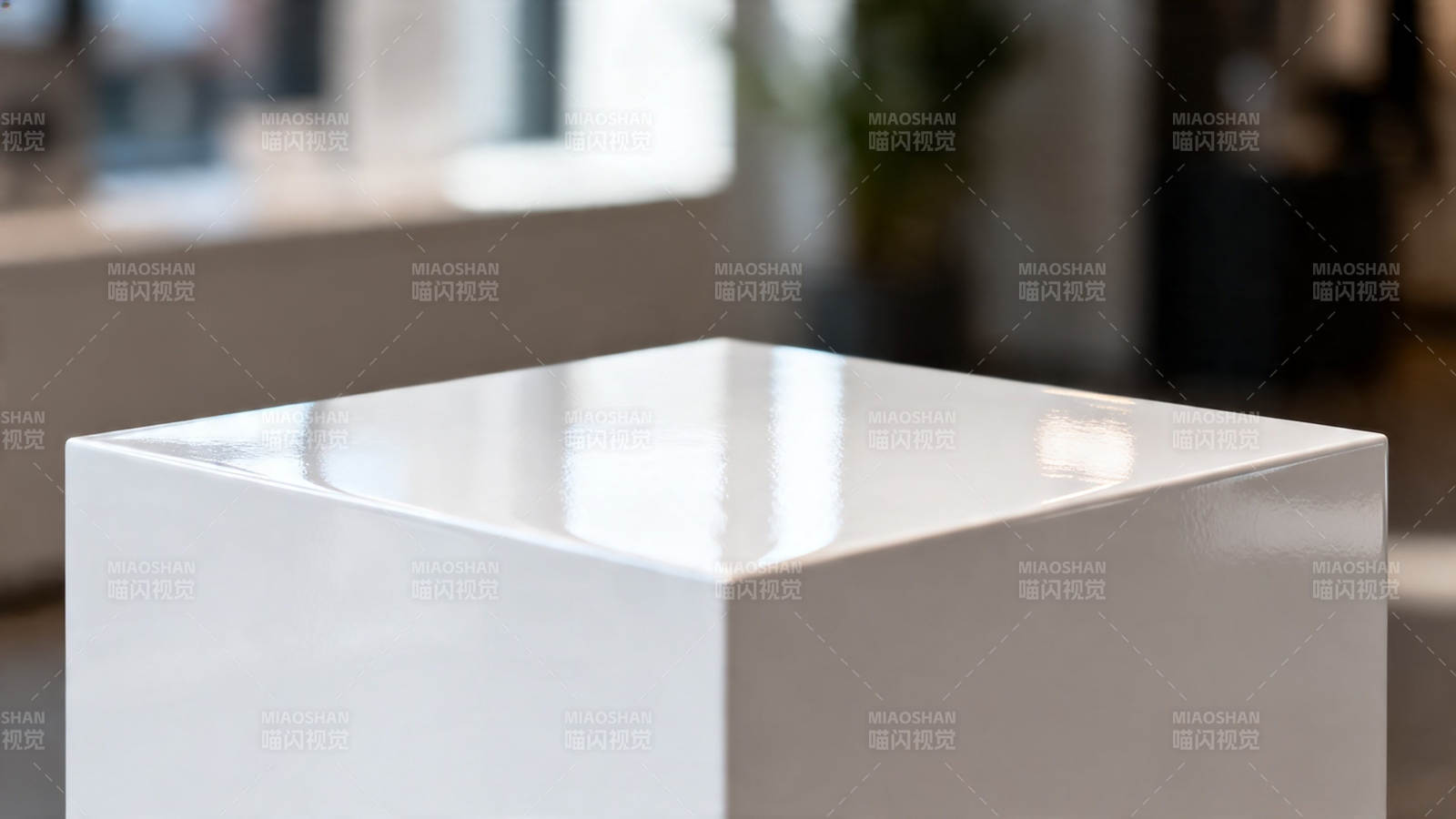 白色立方体展台特写图片