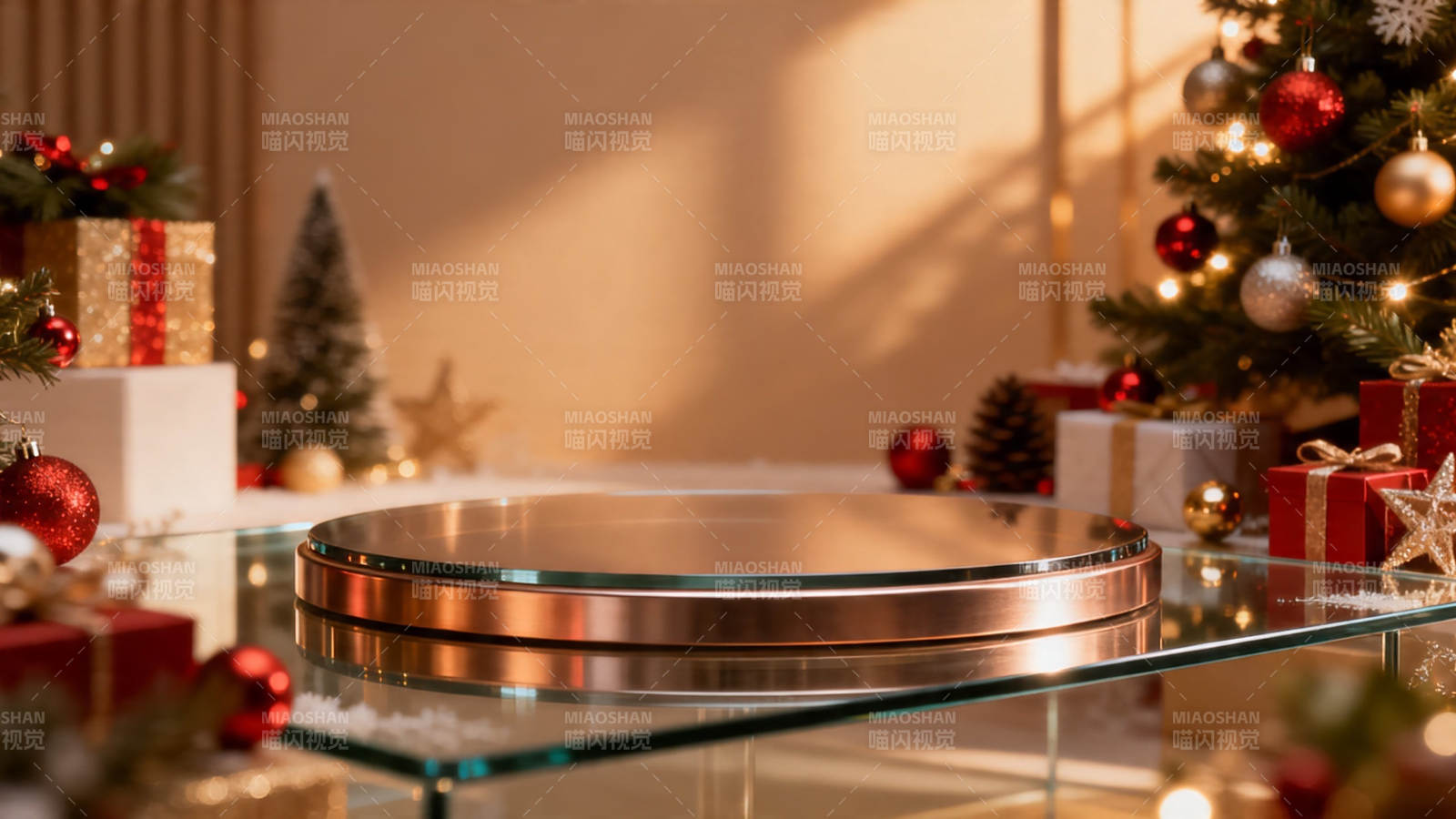 圣诞礼盒 金色圆台静置图片