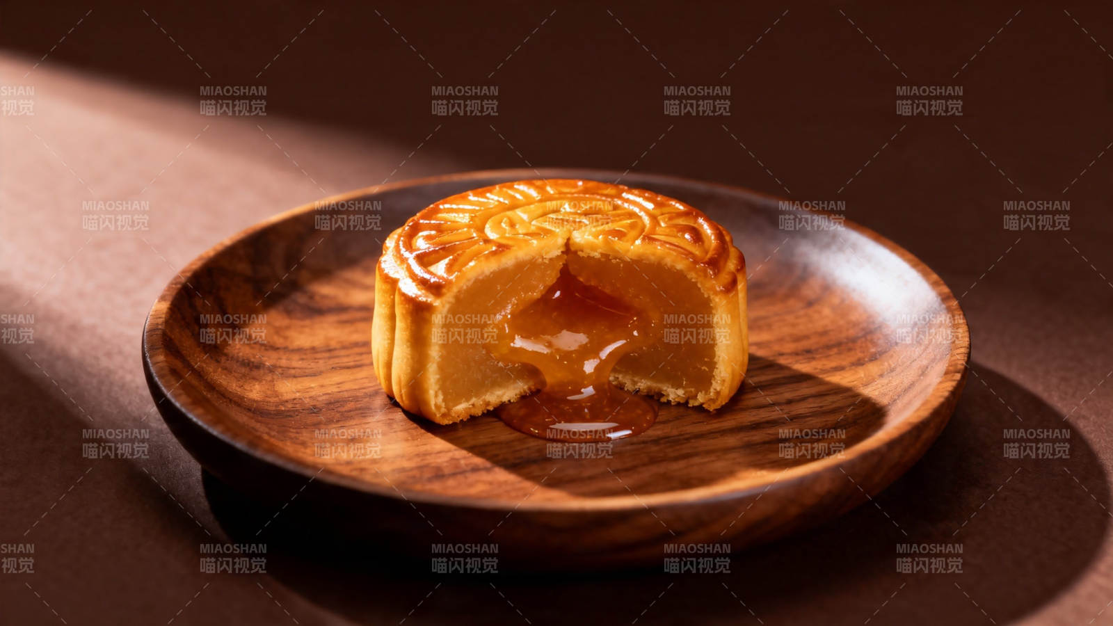 流心月饼 金黄诱人图片