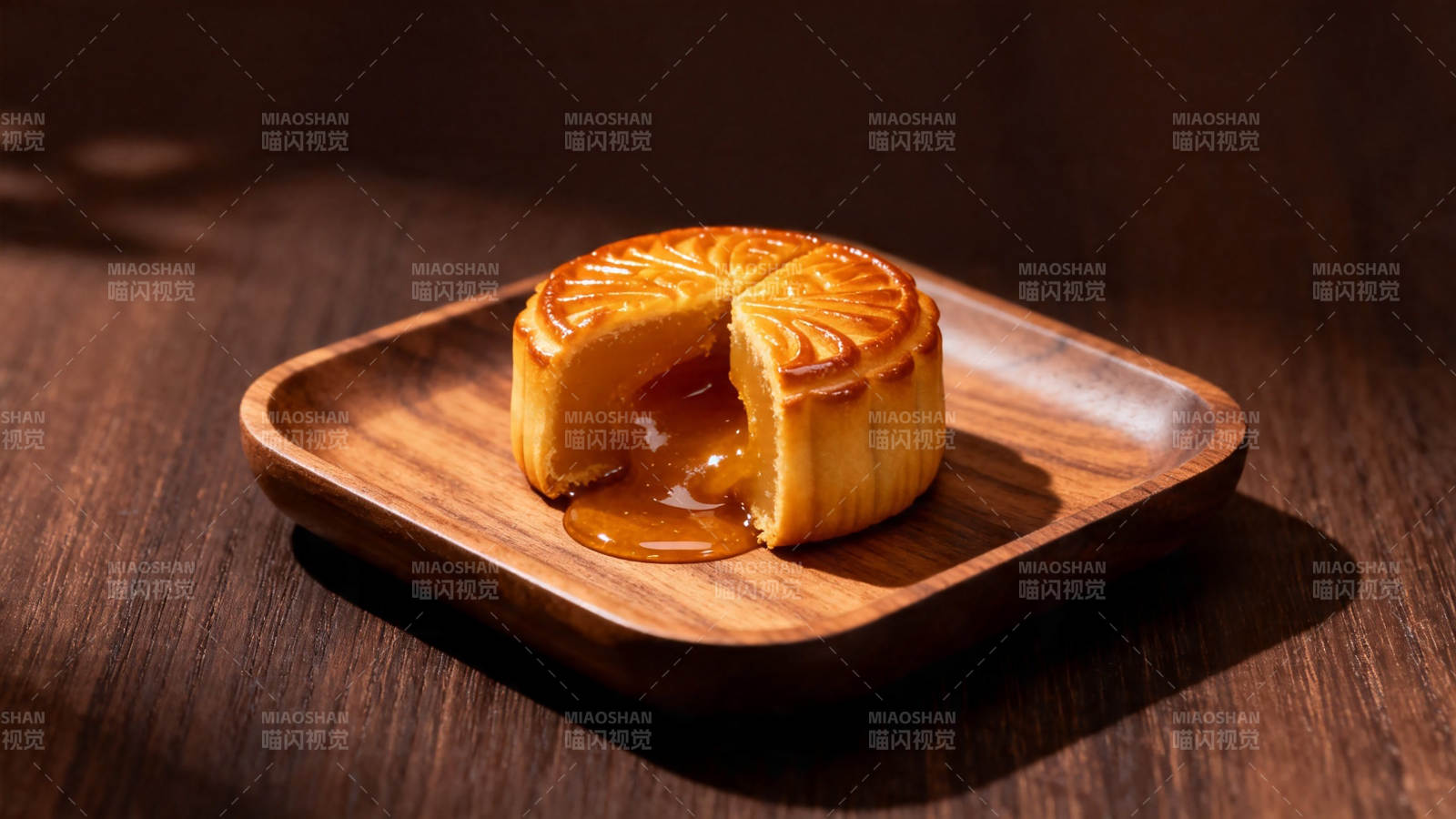 流心月饼 金黄诱人图片