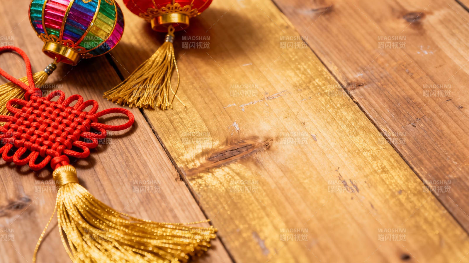 春节装饰 红灯笼与中国结图片