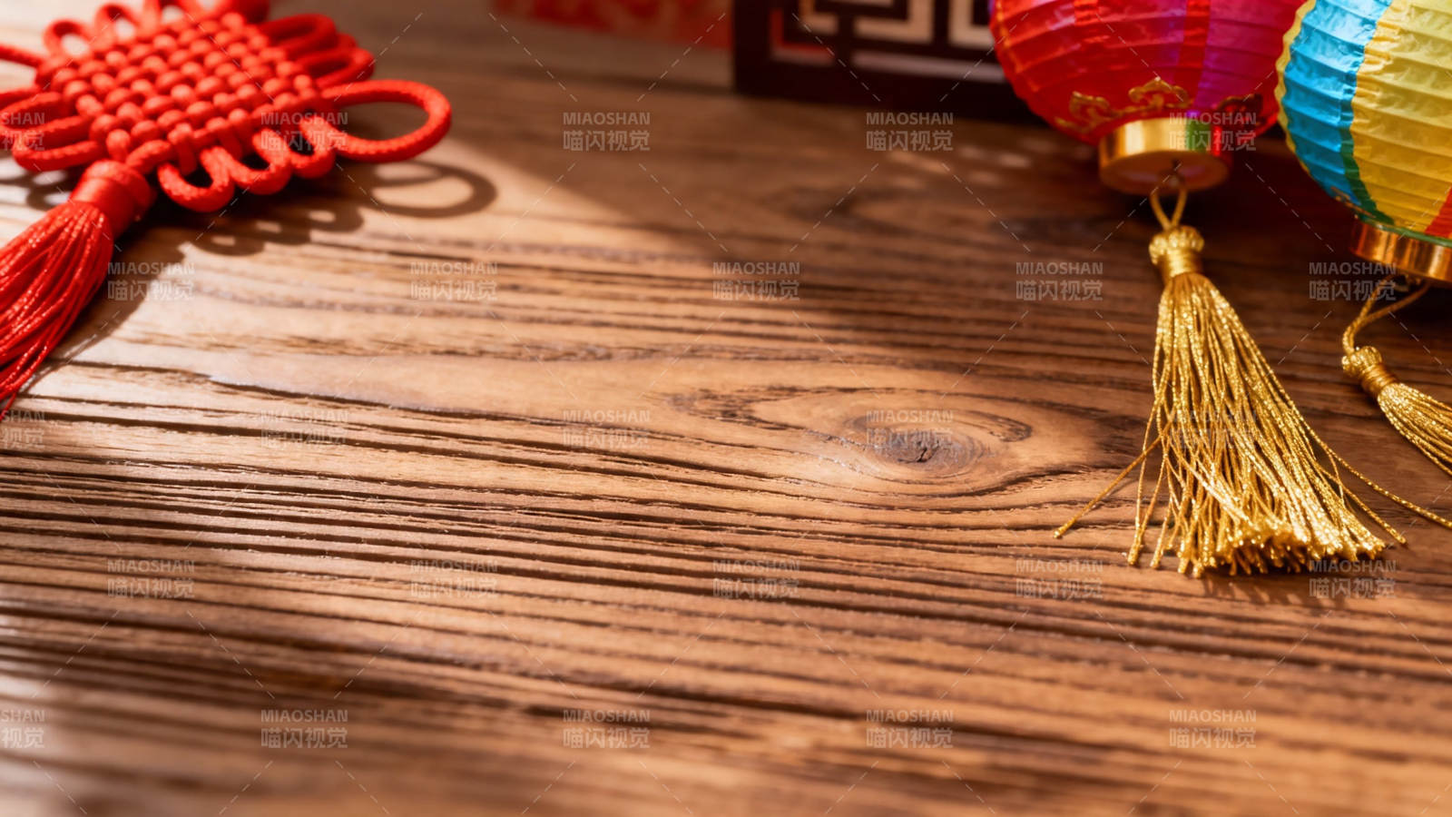 春节装饰 中国结与彩灯笼图片