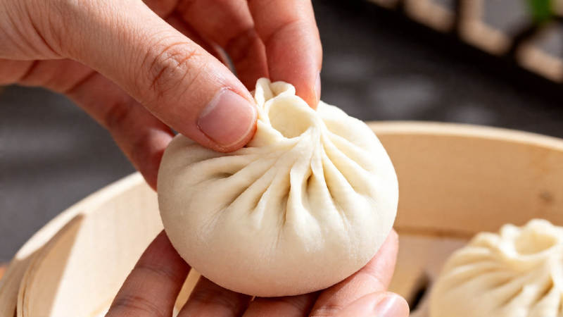 手捏小笼包 精致诱人图片