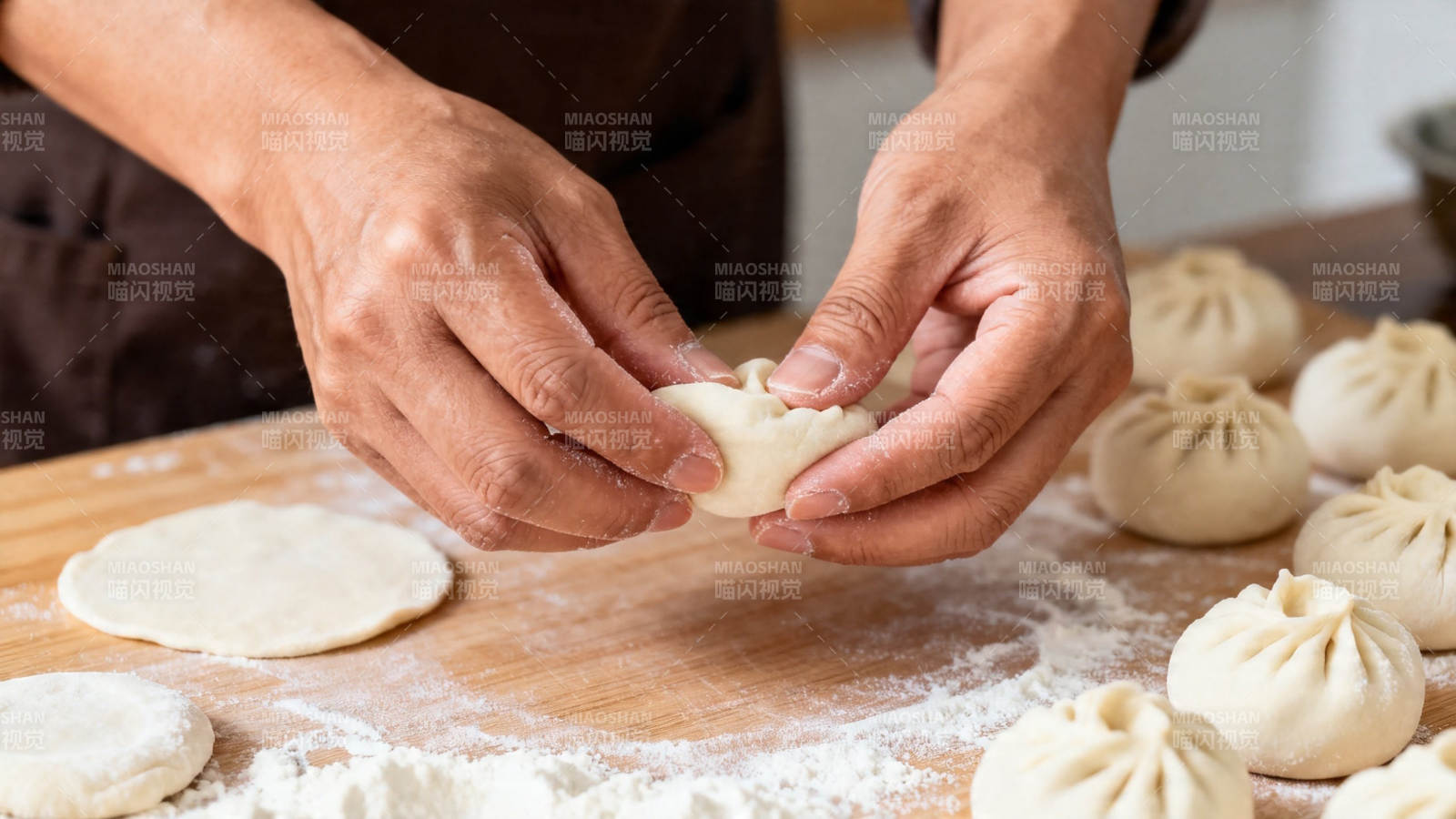 巧手包出美味小笼包图片