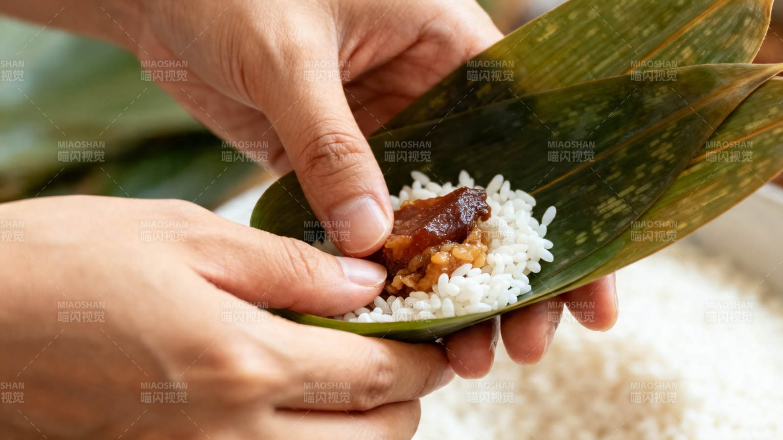 包粽子 糯米配肉馅图片