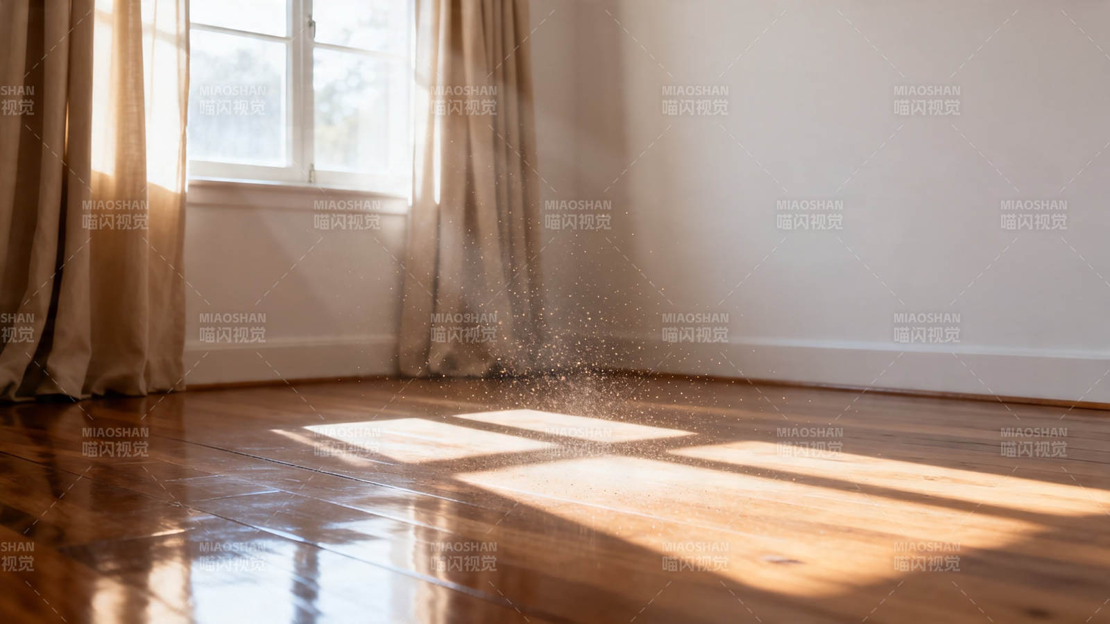 阳光洒落 尘埃飞舞的静谧房间图片