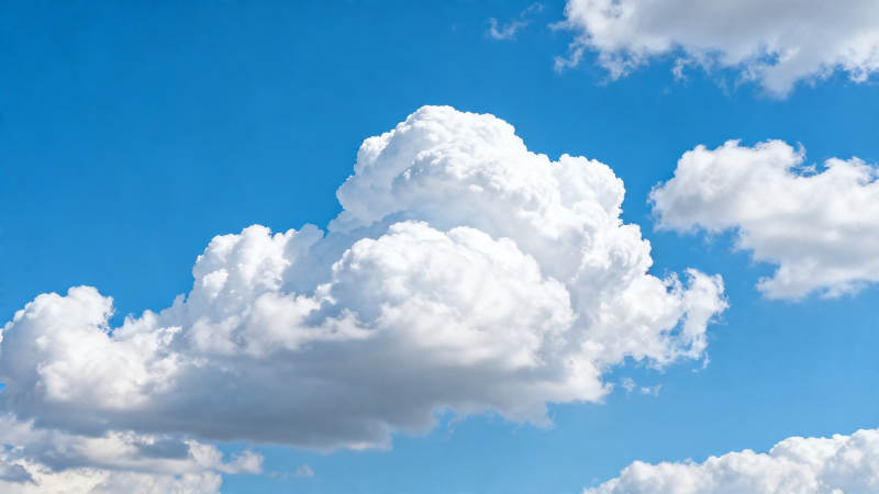 蓝天白云 云朵如棉絮般蓬松图片