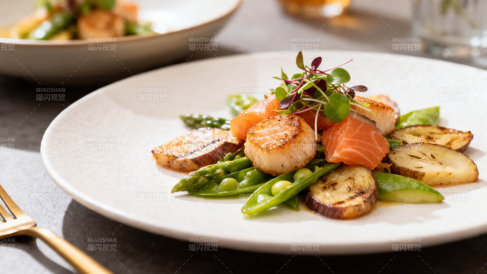 香煎扇贝配时蔬沙拉图片