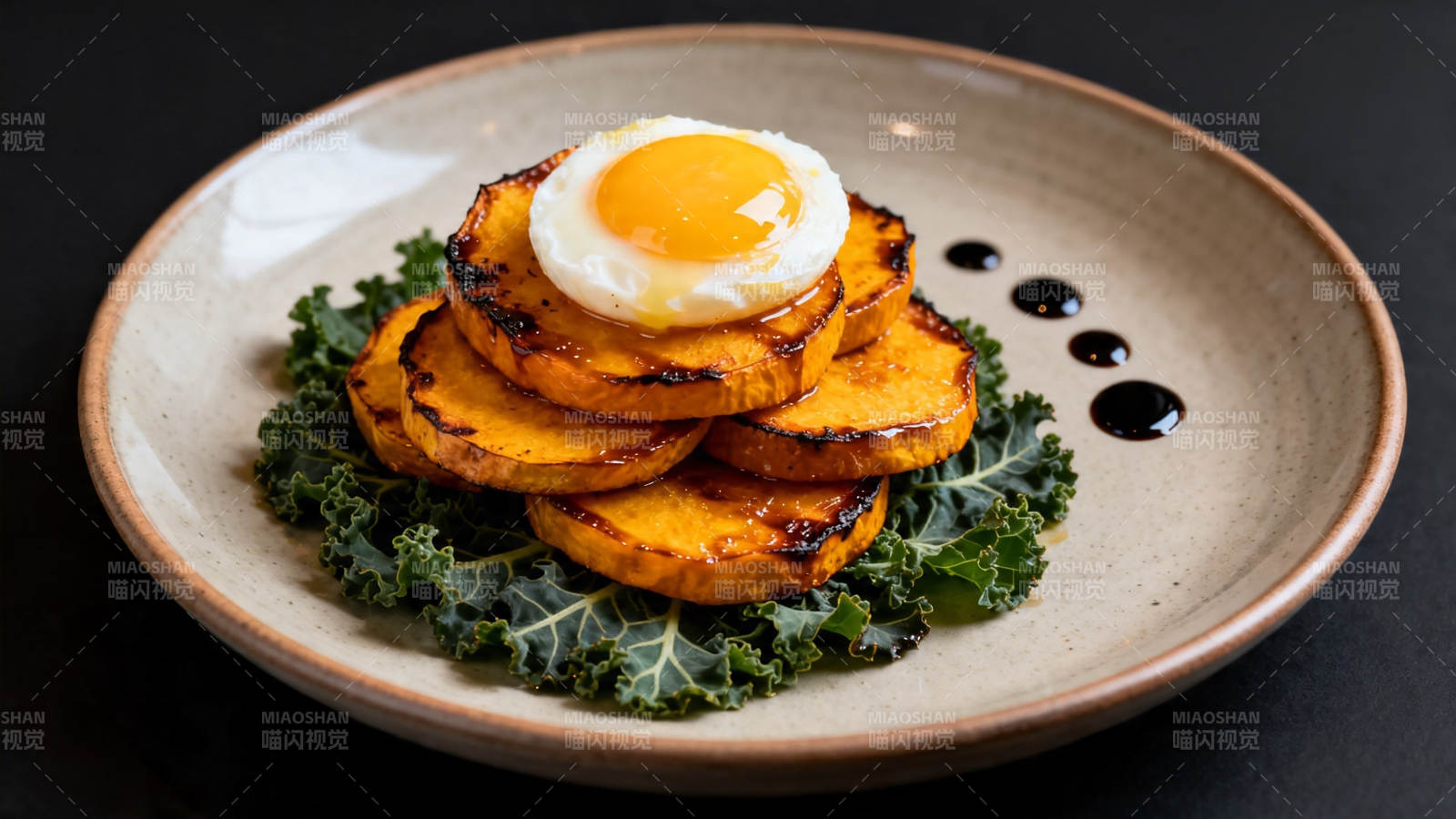 煎蛋南瓜塔配羽衣甘蓝图片