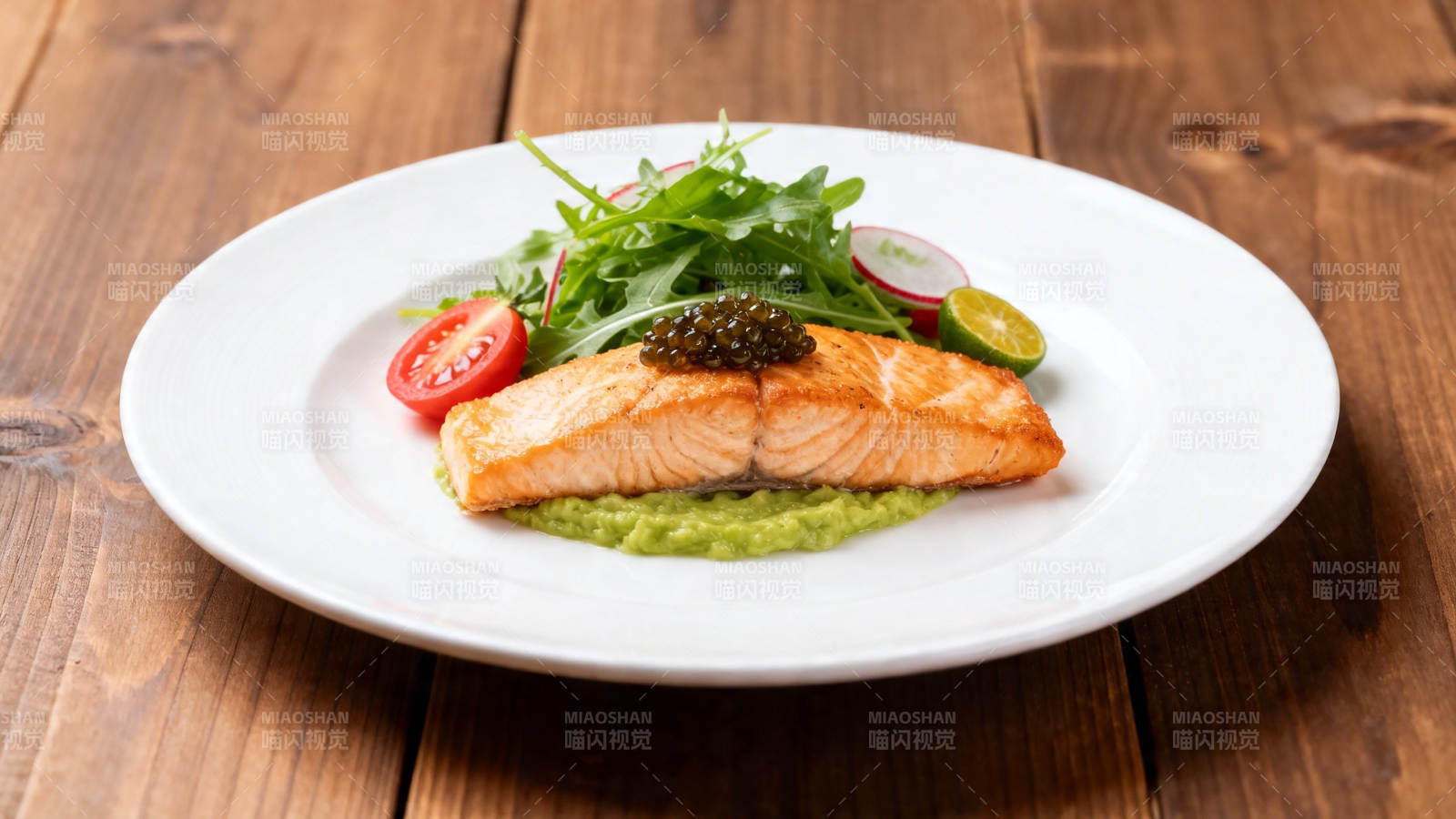 三文鱼配青酱与鱼子酱图片