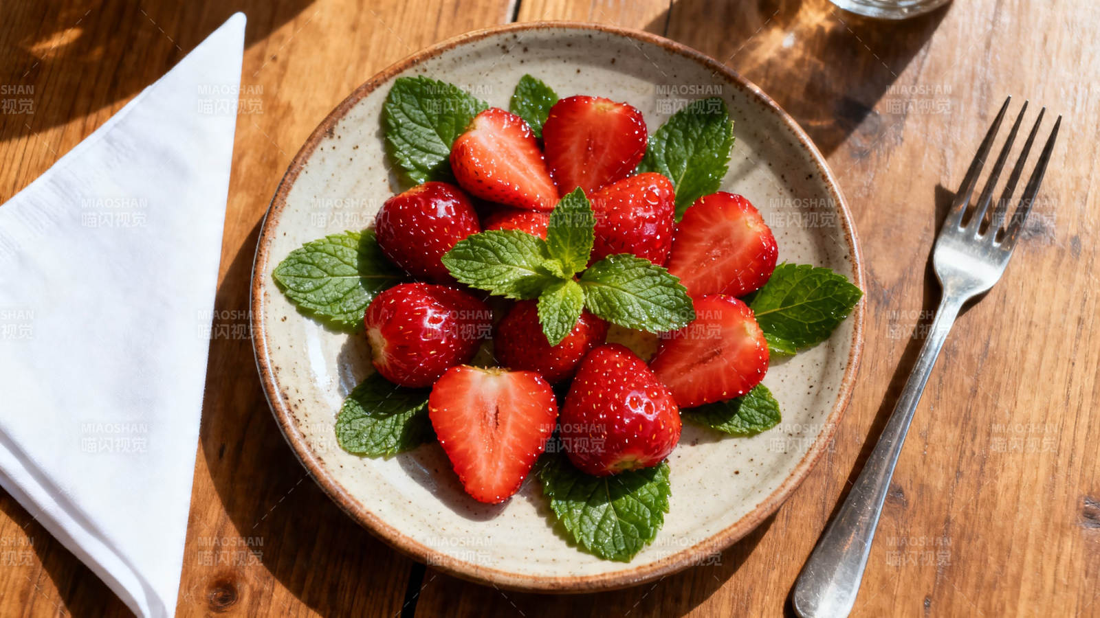 草莓薄荷清新盘图片