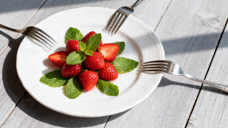 草莓薄荷 清新夏日甜点图片