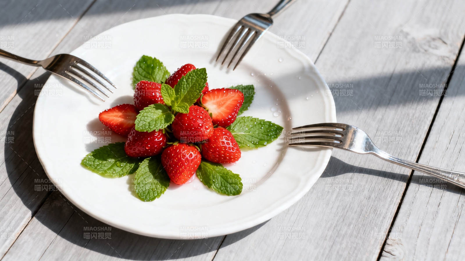 草莓薄荷 清新夏日甜点图片