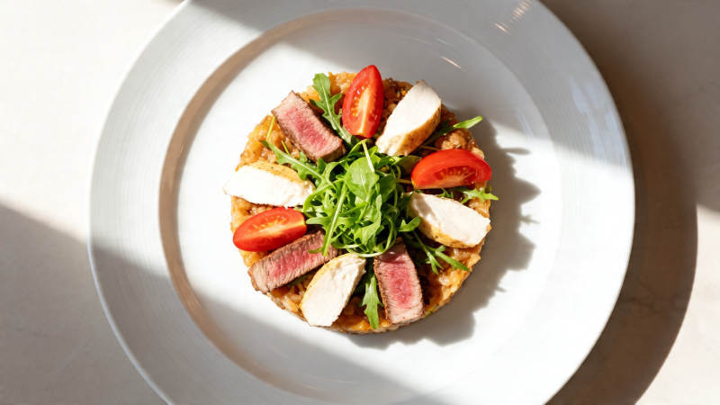 金枪鱼沙拉配番茄芝麻菜图片