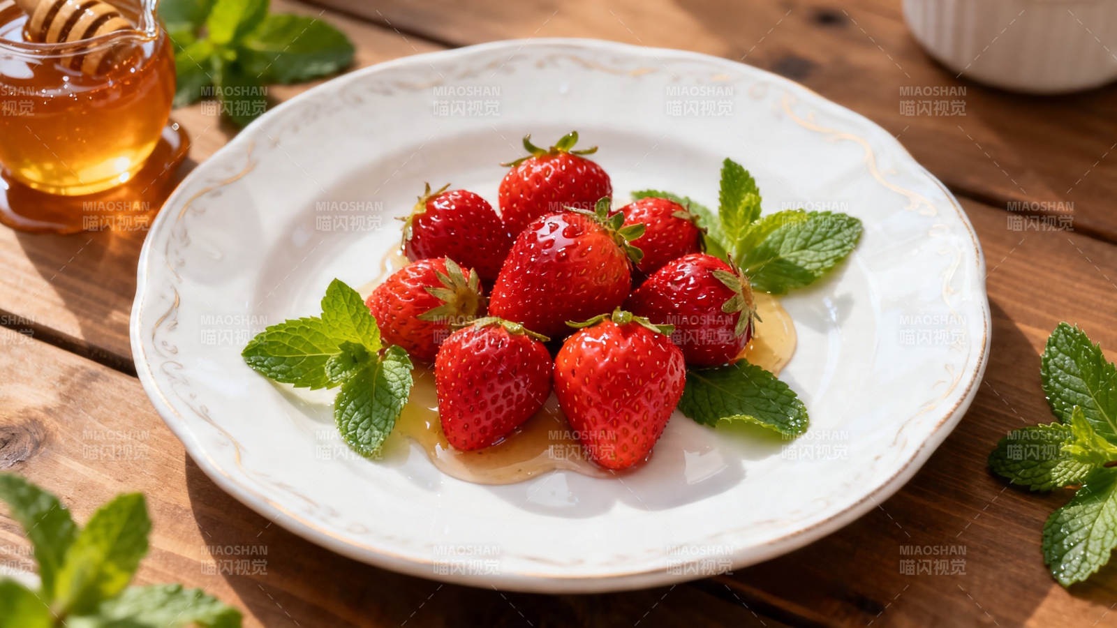草莓薄荷蜂蜜甜点图片