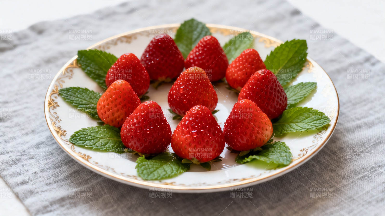 草莓薄荷盘 清新诱人图片