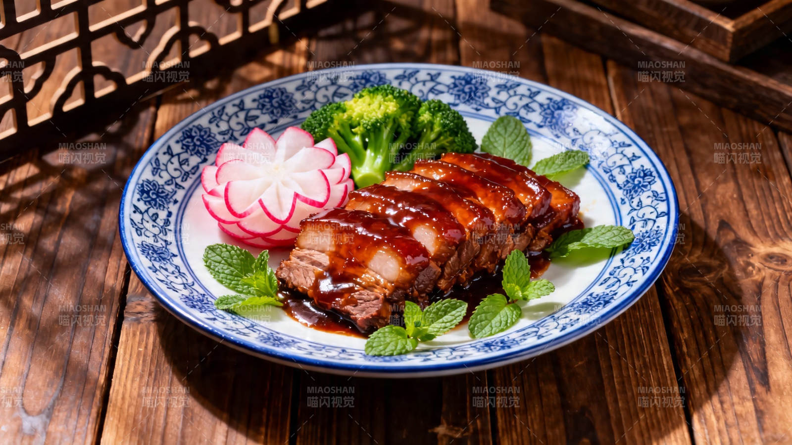 蜜汁叉烧配时蔬图片