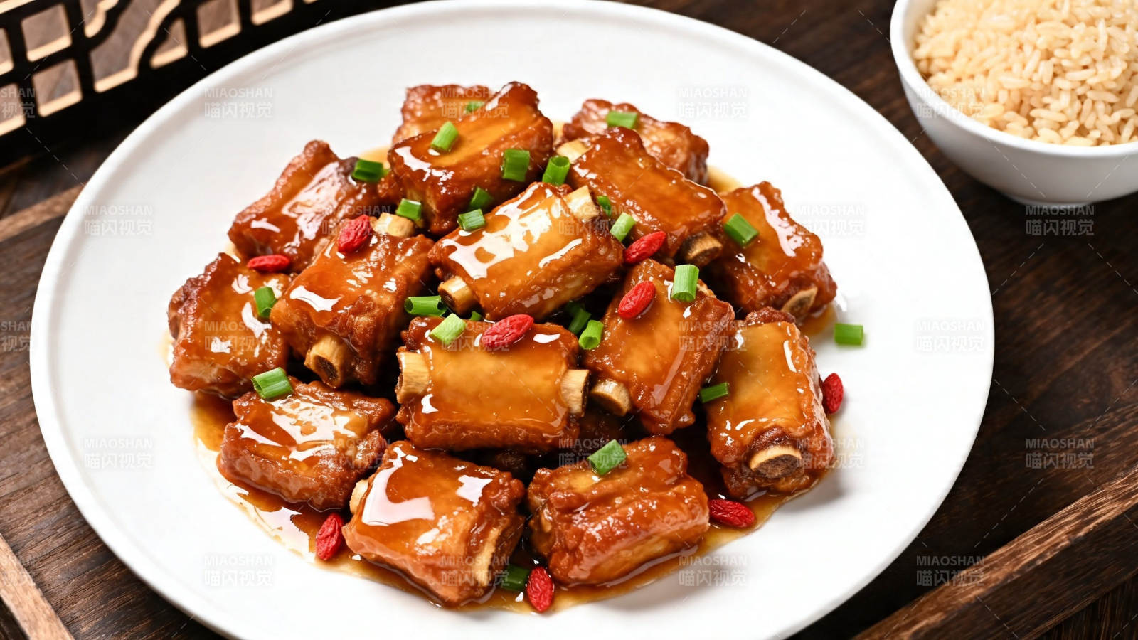 红烧排骨配米饭图片