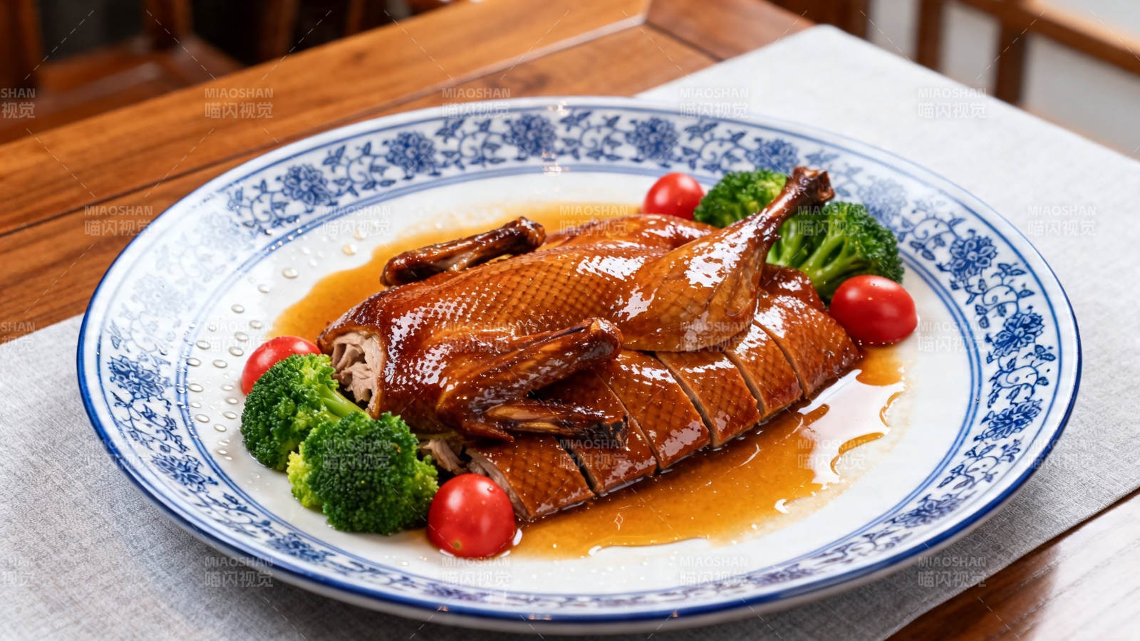 酱香烤鸭配时蔬图片