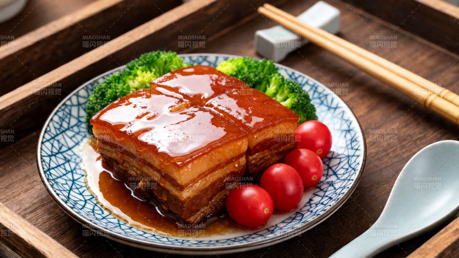 红烧肉配西兰花小番茄图片