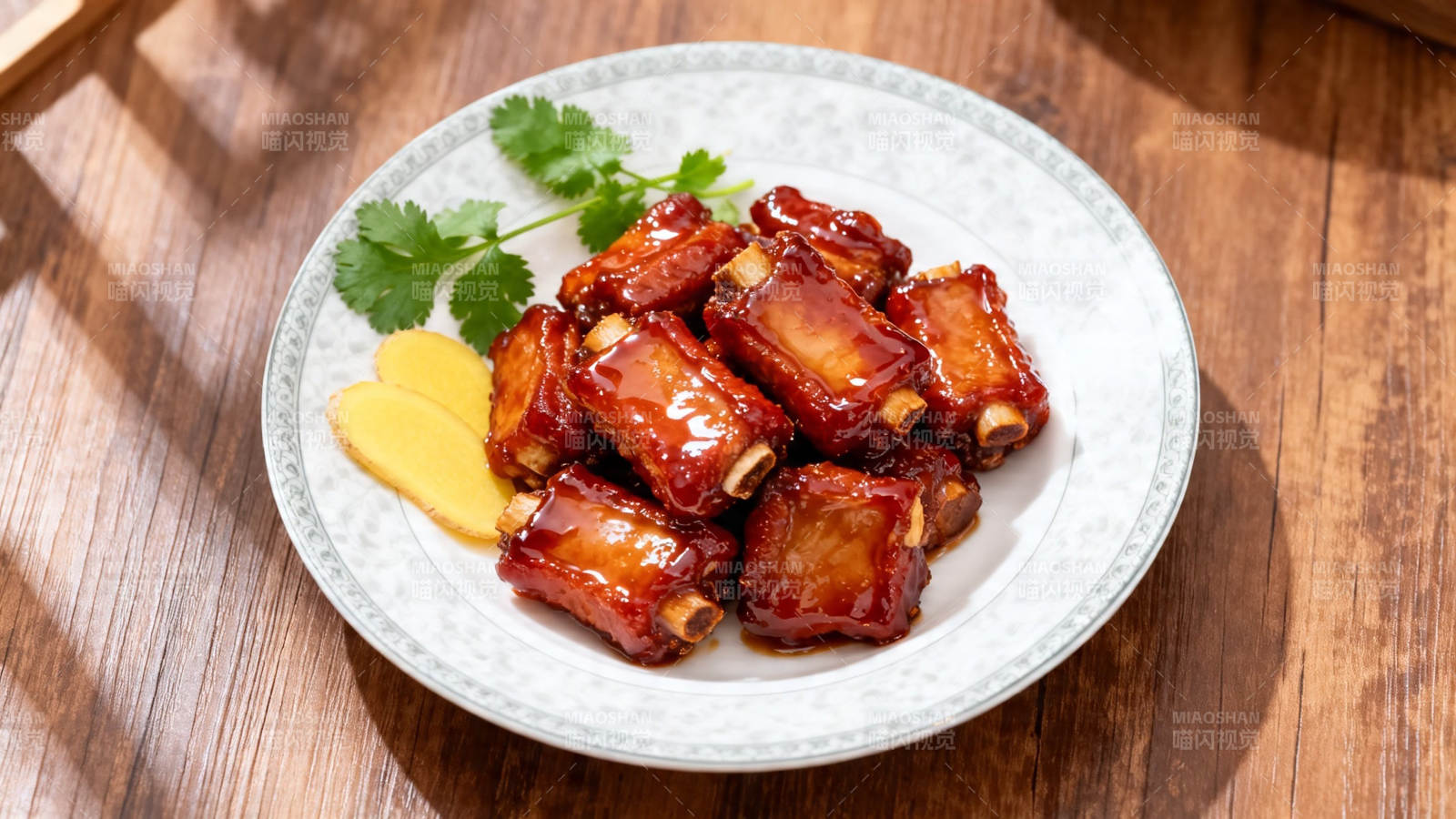糖醋排骨配姜香菜图片