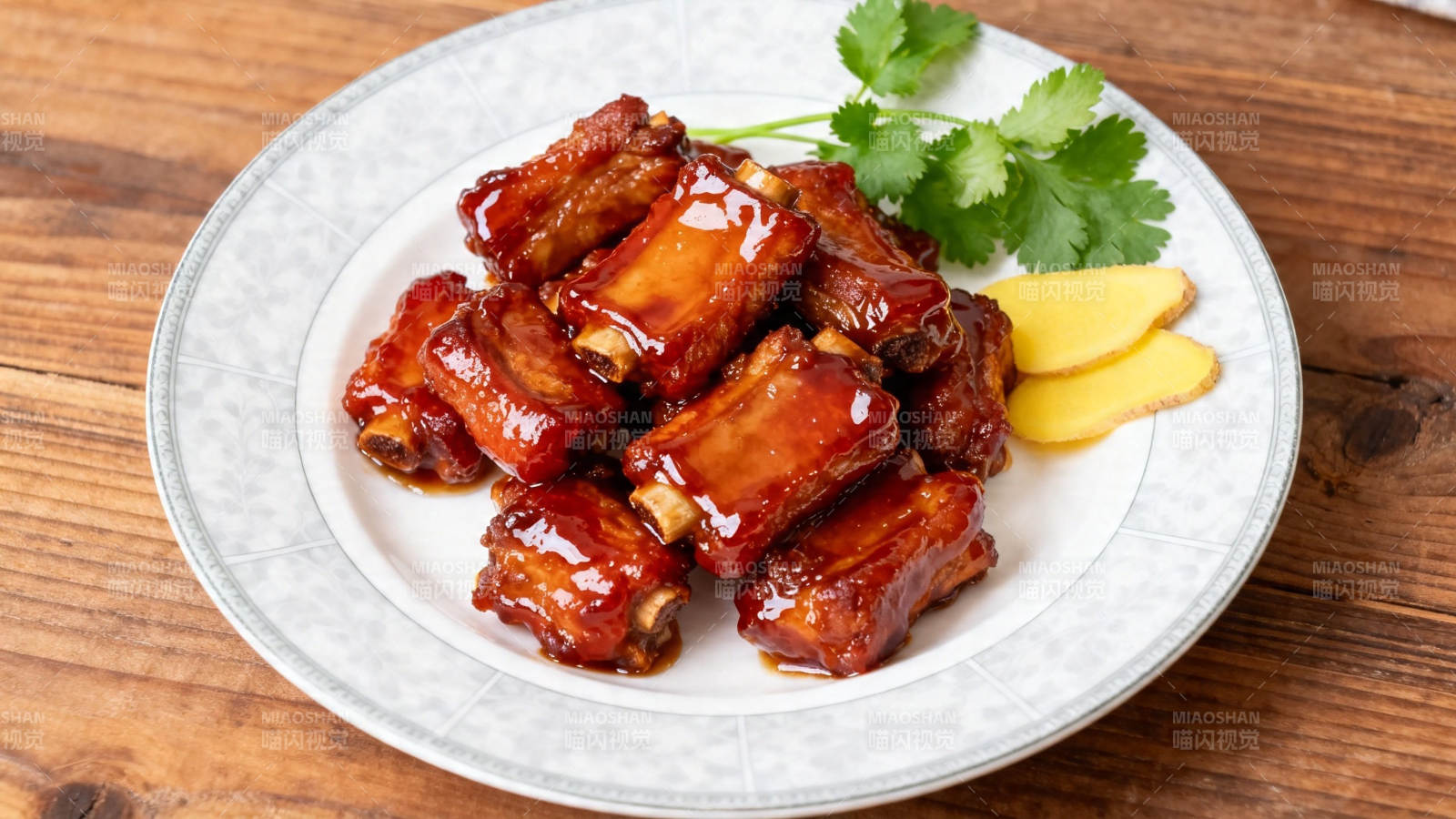 糖醋排骨配香菜姜片图片