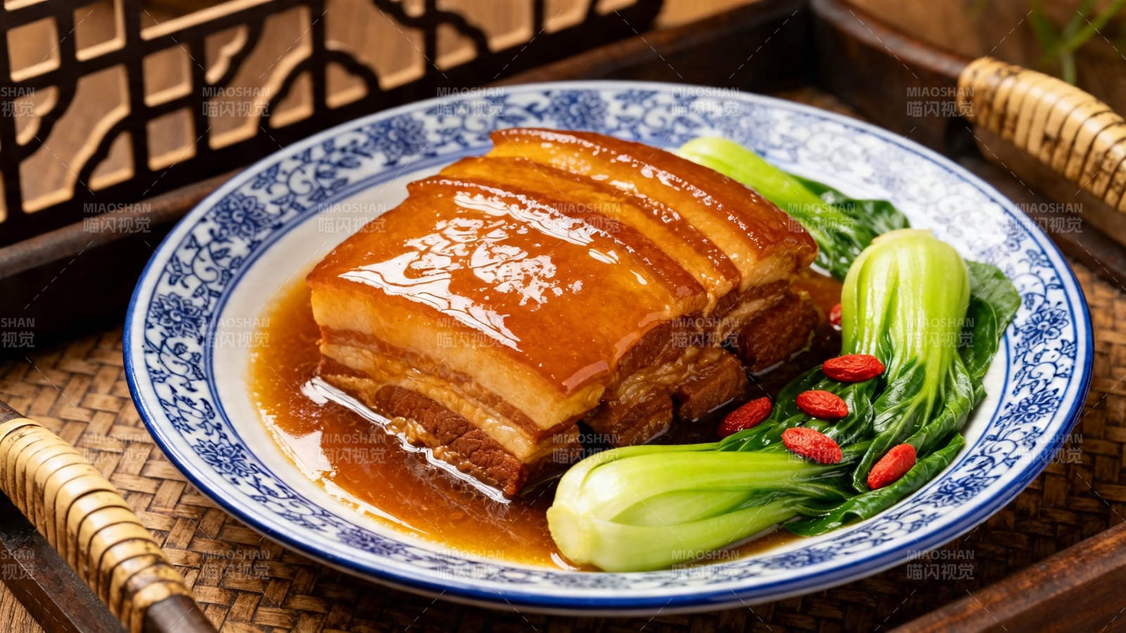 红烧肉配青菜 色香味俱全图片