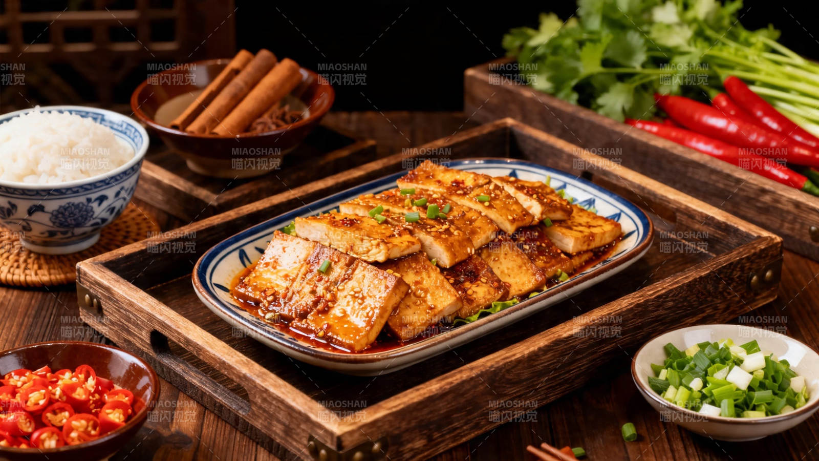 香煎豆腐配米饭小菜图片