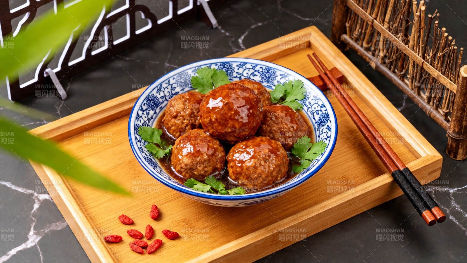 红烧狮子头 色香味俱全图片