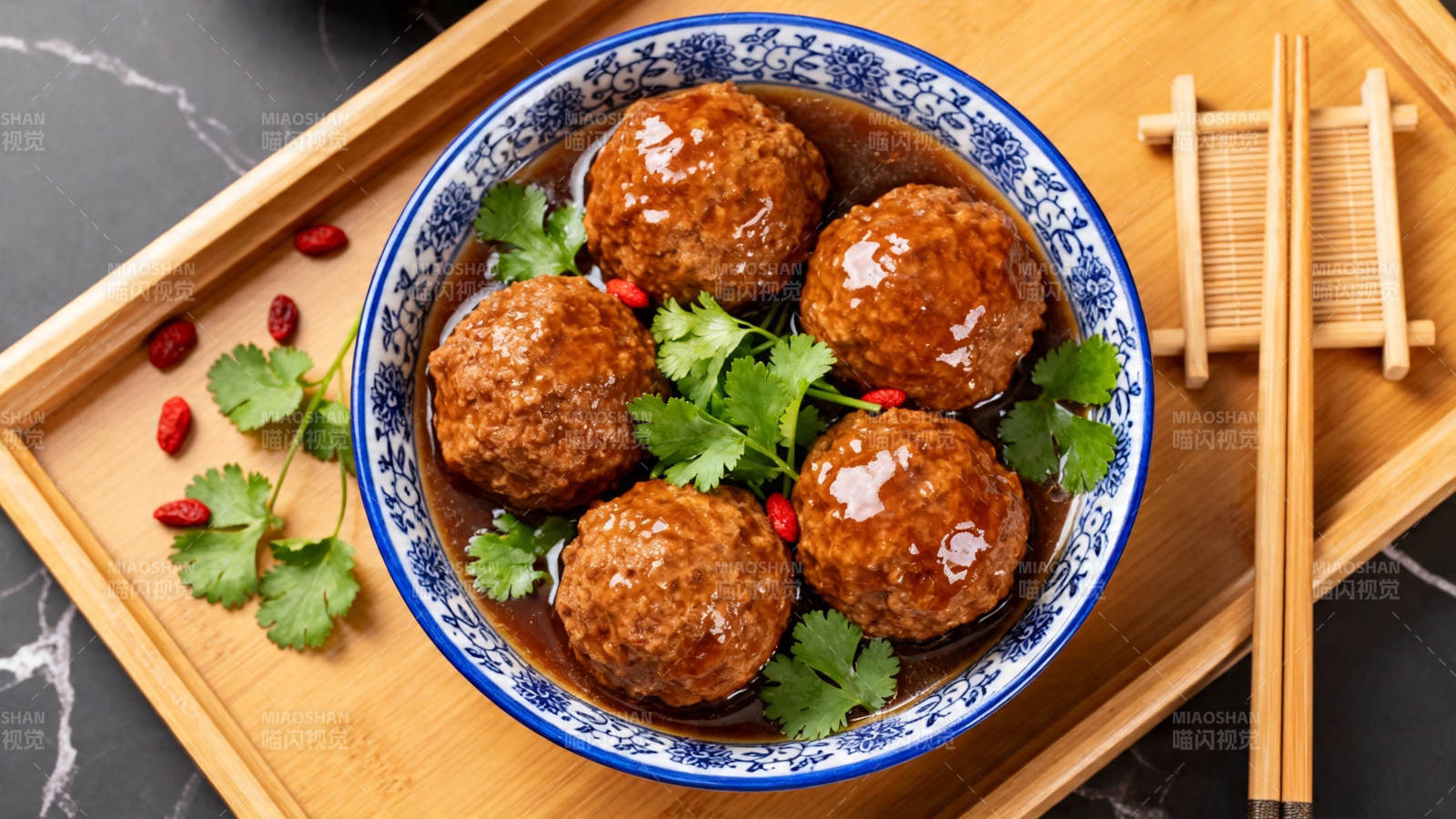 红烧狮子头 香嫩诱人图片