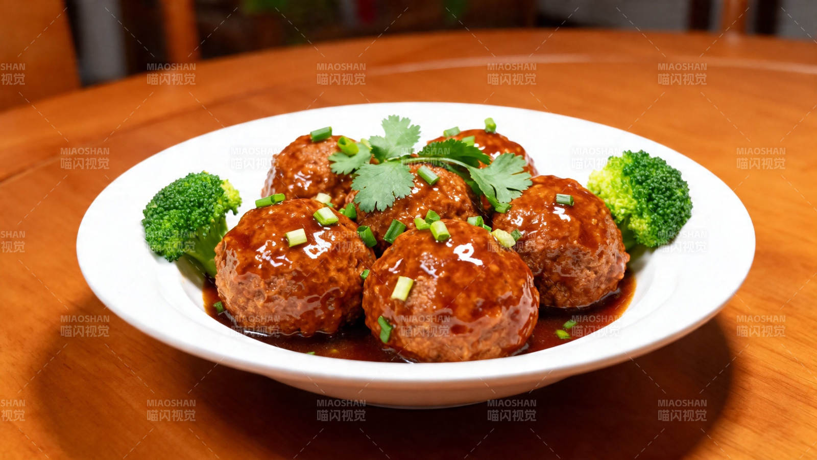 红烧狮子头配西兰花图片