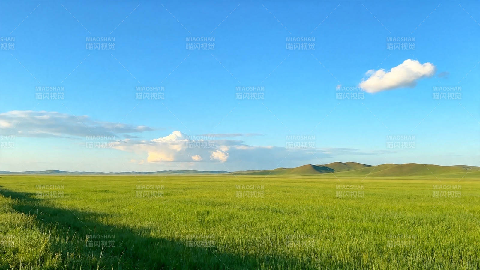 绿野蓝天 云影悠悠图片