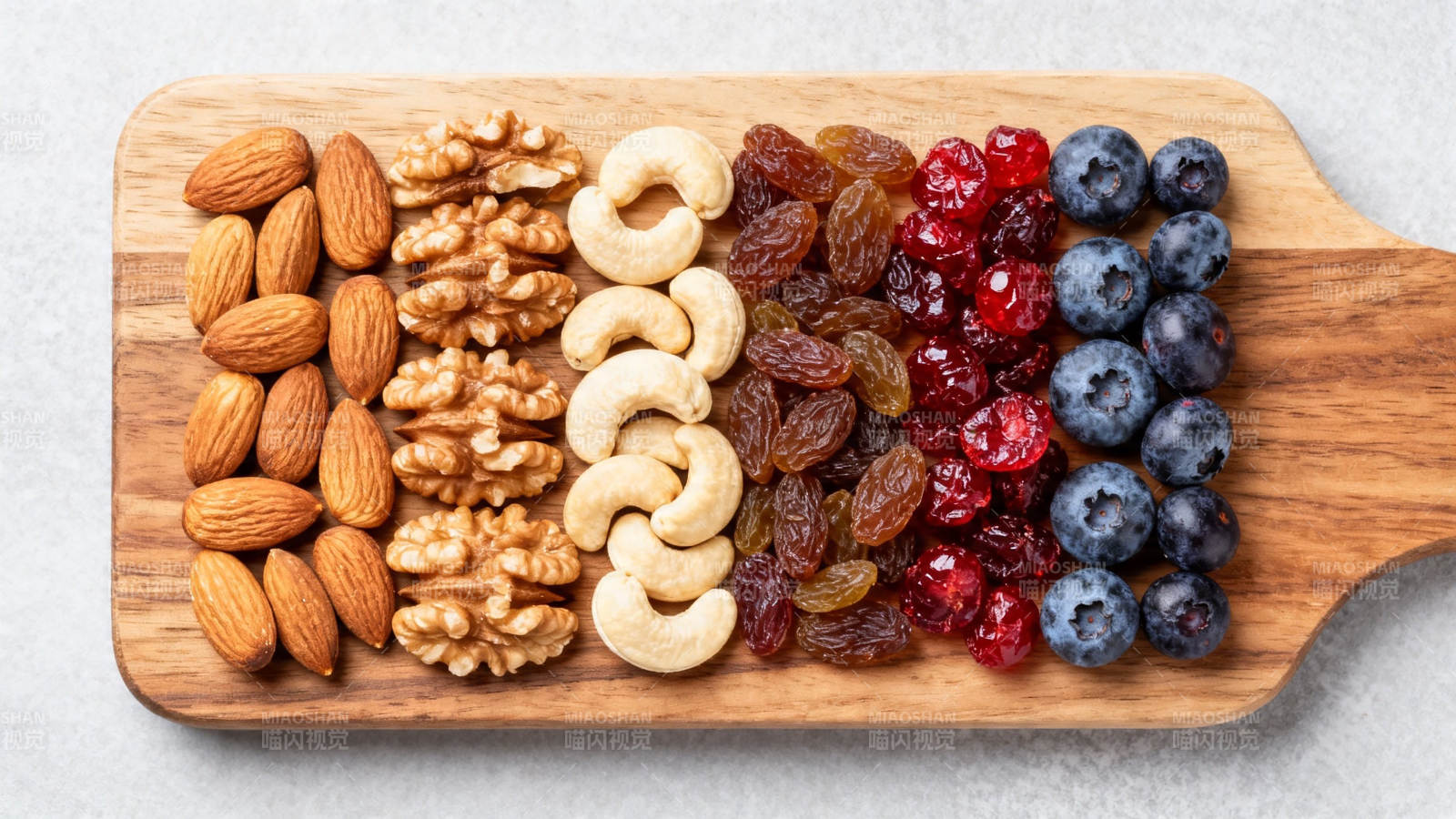 坚果果干蓝莓拼盘图片