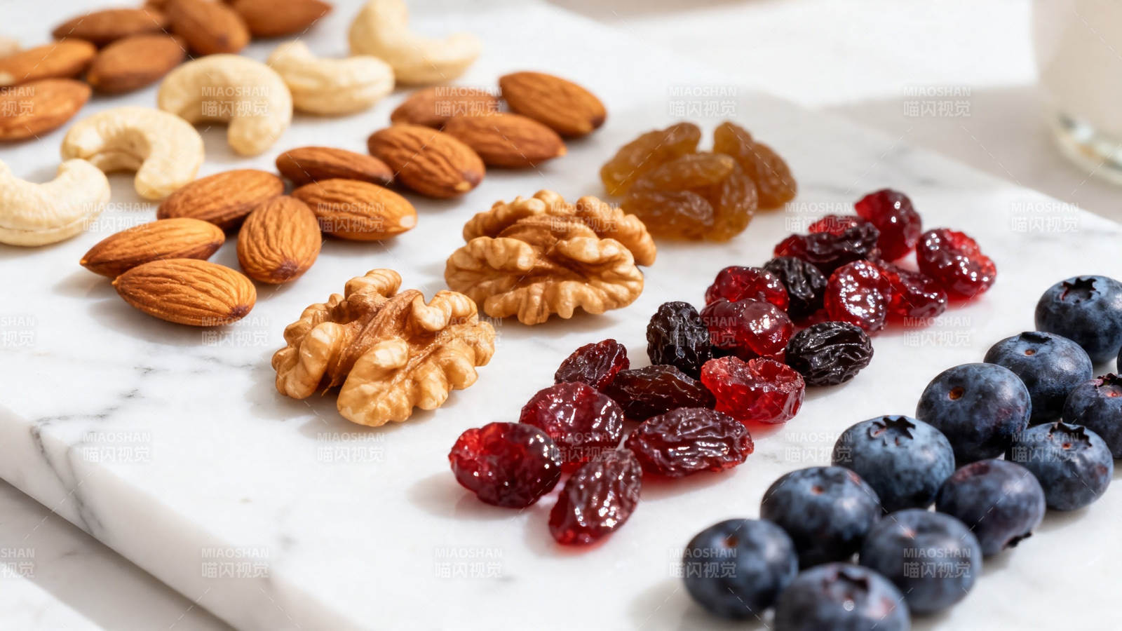坚果果干蓝莓拼盘图片
