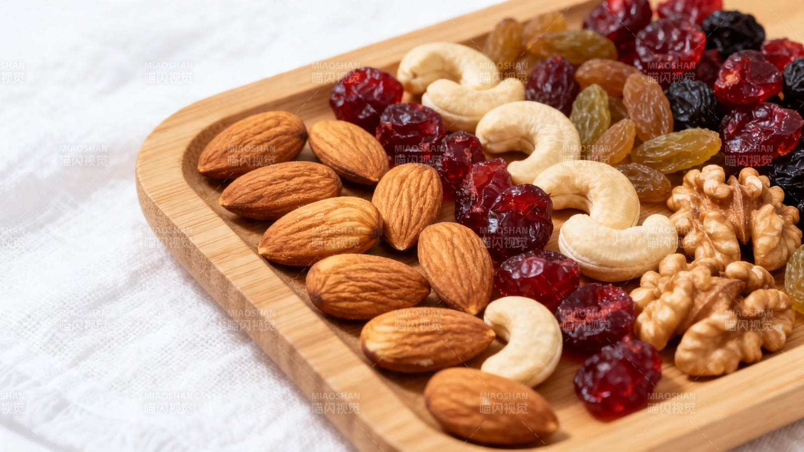 坚果果干拼盘 营养美味图片