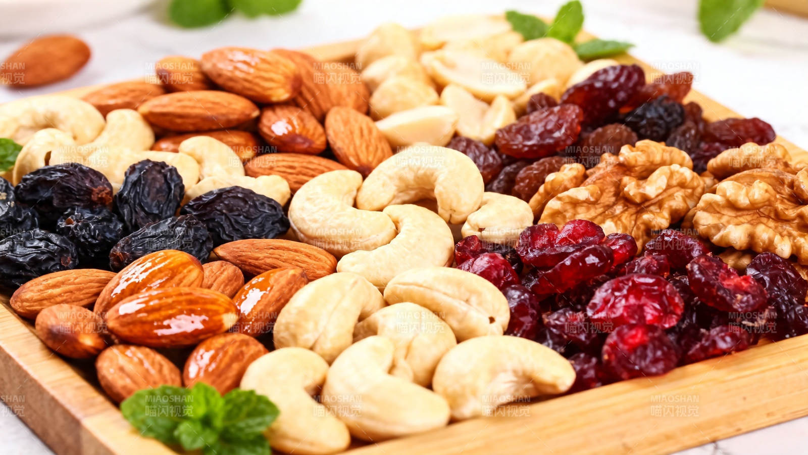 坚果果干拼盘 营养美味图片