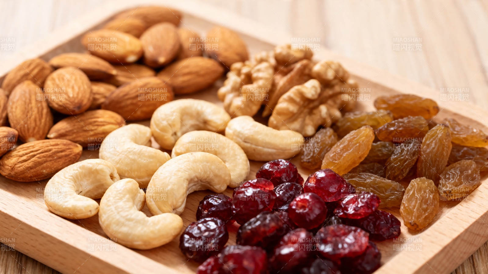坚果果干拼盘 健康美味图片