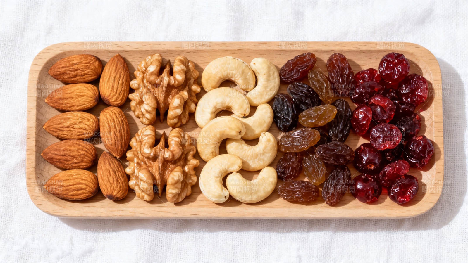 坚果果干拼盘 营养美味图片