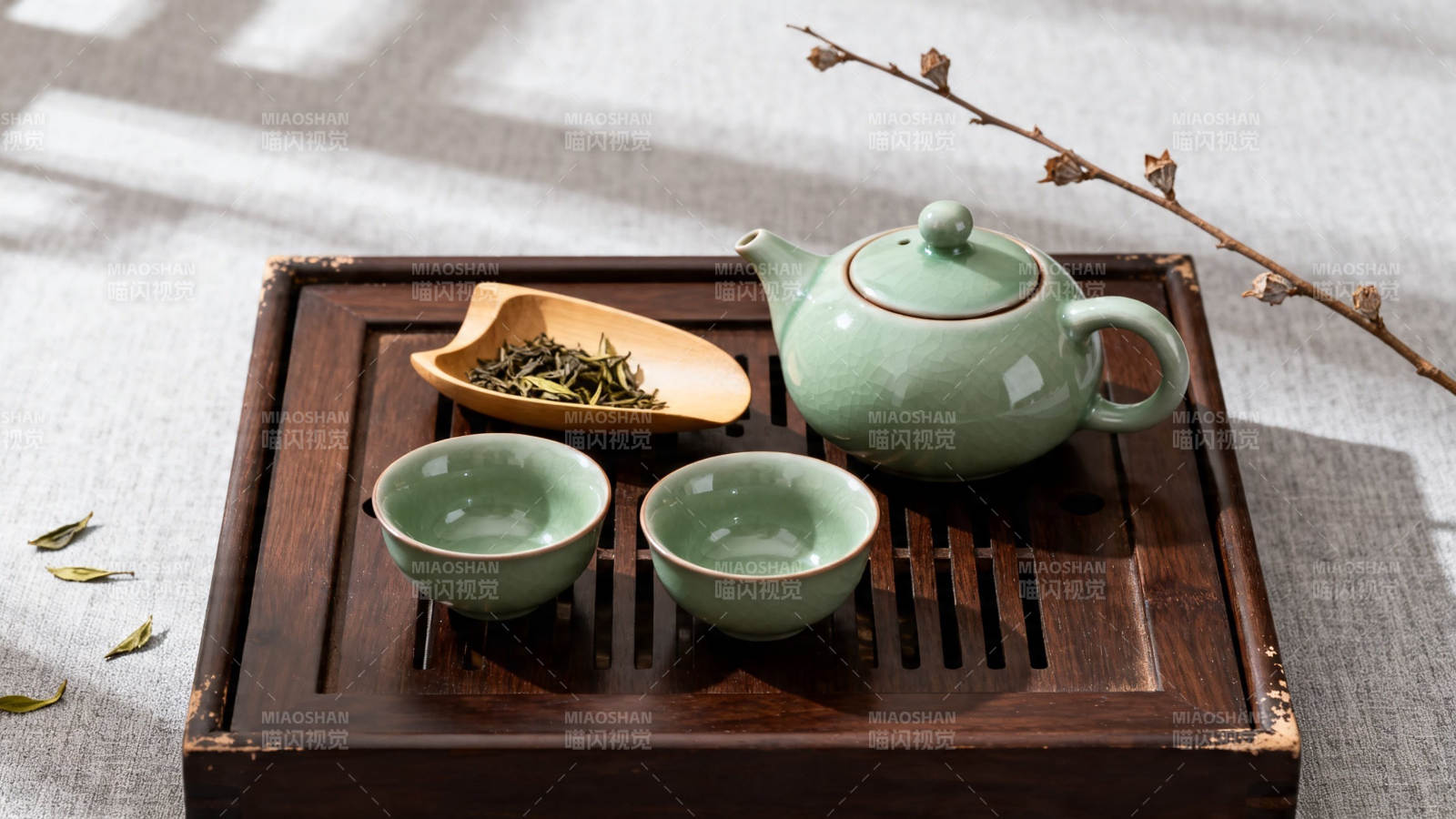 青瓷茶具静雅时光图片