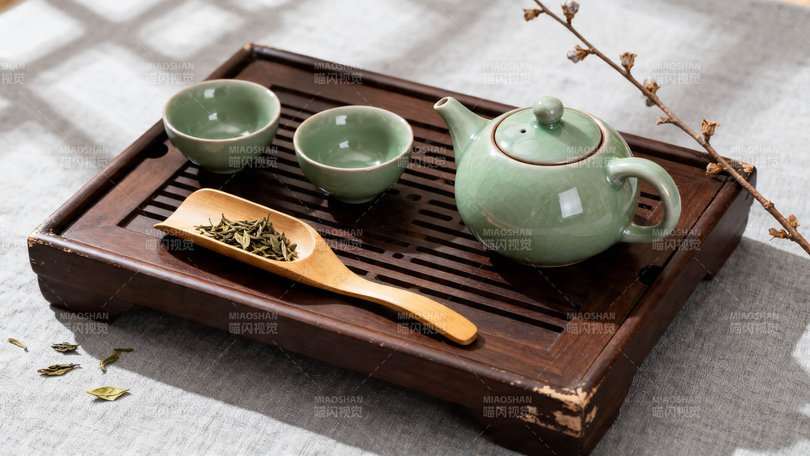 青瓷茶具静雅茶席图片